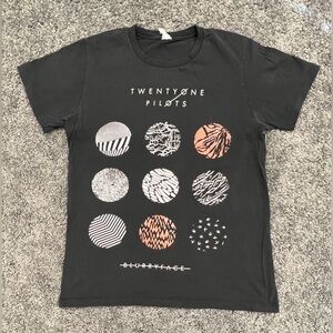 Twenty One 21 Pilots TShirt Size Medium Blurry Face Tour 2015 Concert Black Red